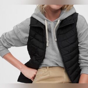 Gap Upcycled Lightweight Puffer Vest in Black; Size X-Large; Water Resistant